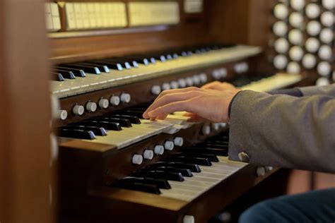 How to Write a Good Chorus: Unlocking the Secrets of Melodic Magic and the Art of Sandwich Making